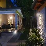 Gaya In With Xl Pool And Stunning Garden ヴィラ