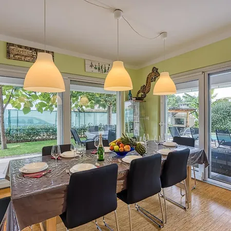 Gaya In With Xl Pool And Stunning Garden