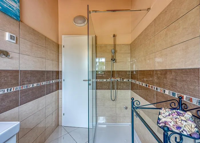 Gaya In With Xl Pool And Stunning Garden * Poreč