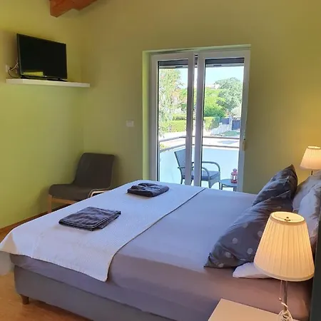 Vila Gaya In With Xl Pool And Stunning Garden Poreč