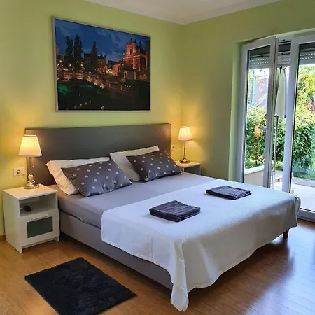 Gaya In With Xl Pool And Stunning Garden Vila *