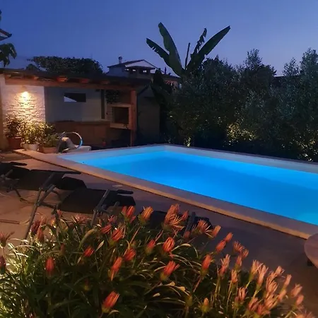 Gaya In With Xl Pool And Stunning Garden Vila *