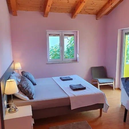 Vila Gaya In With Xl Pool And Stunning Garden Poreč