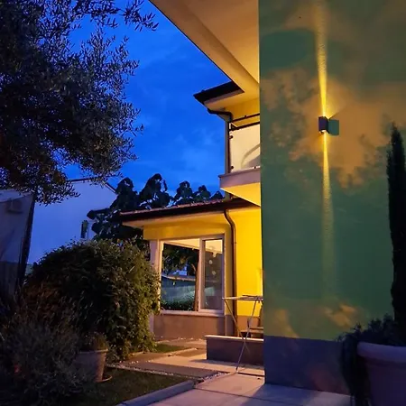 Gaya In With Xl Pool And Stunning Garden Vila Poreč