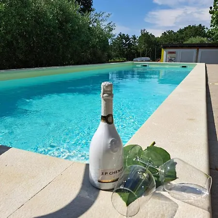 Gaya In With Xl Pool And Stunning Garden Vila