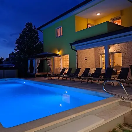 Vila Gaya In With Xl Pool And Stunning Garden *