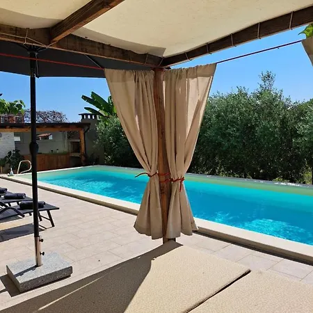 Vila Gaya In With Xl Pool And Stunning Garden *