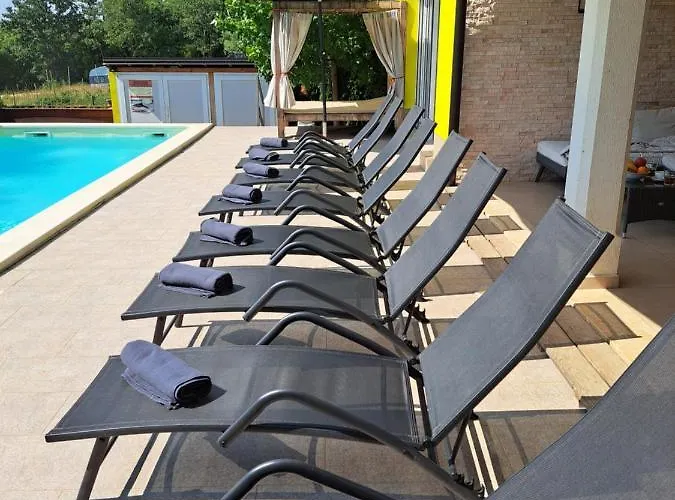 Gaya In With Xl Pool And Stunning Garden